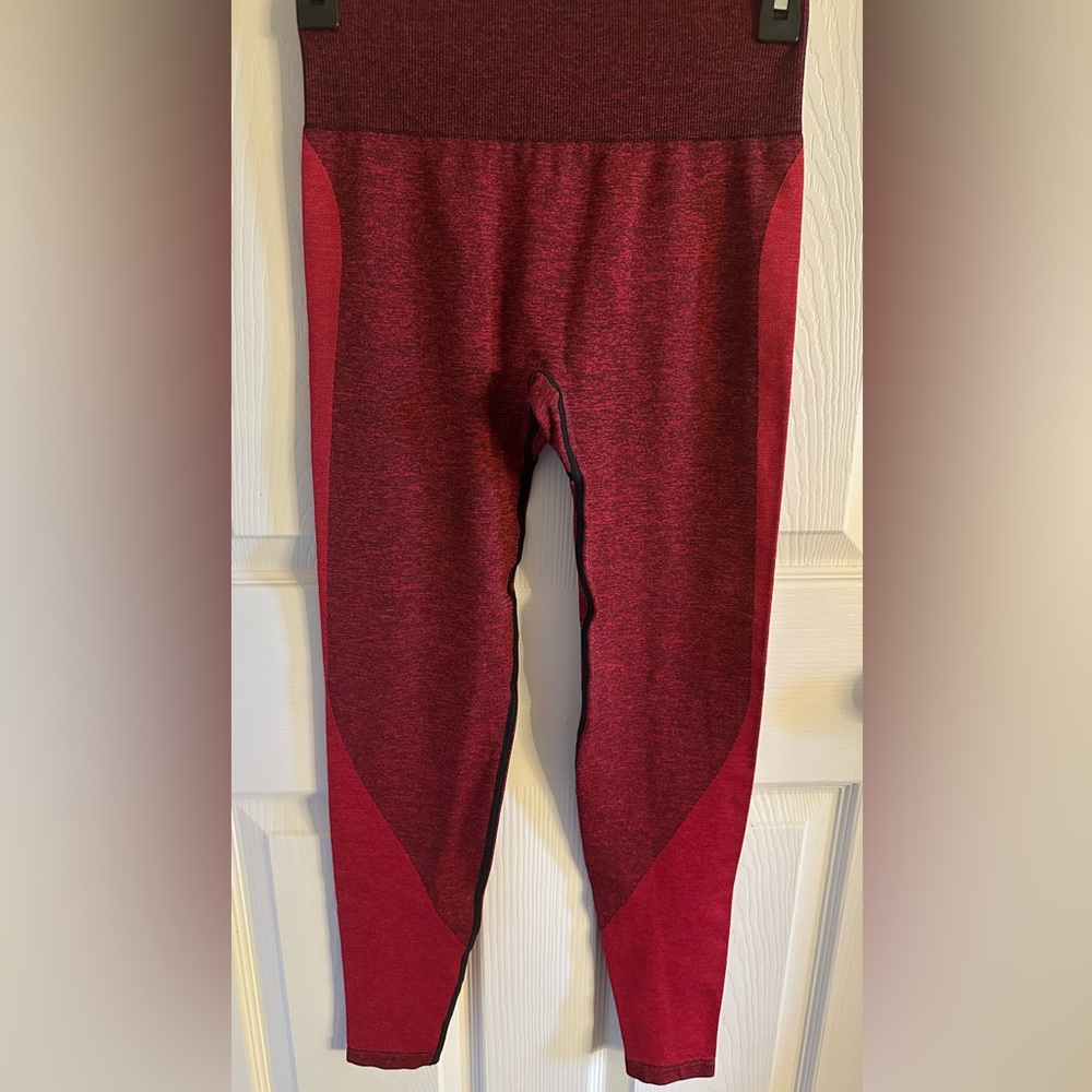 Victoria's Secret Pink women Maroon Leggings